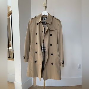 Burberry Buckingham trench coat Size 2